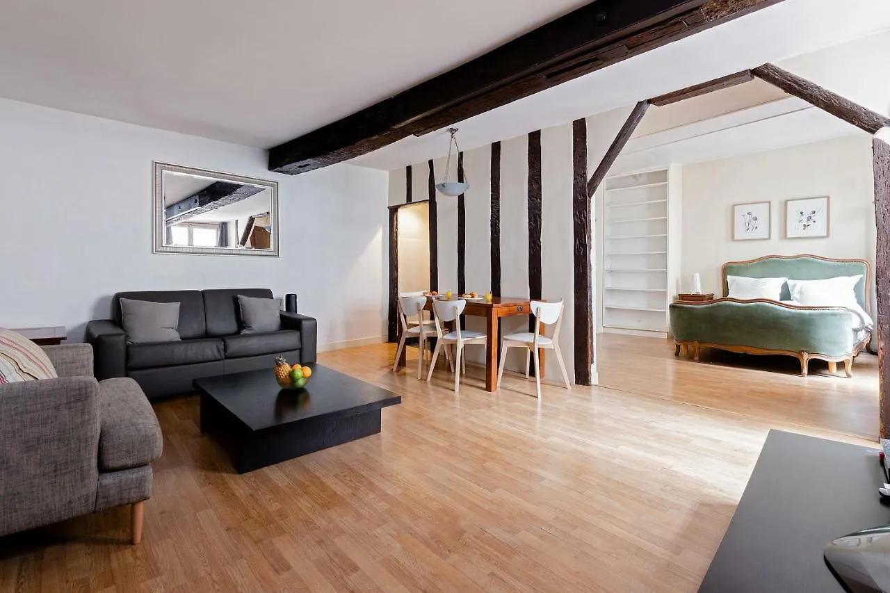 Les Halles - Chatelet Private * Paris